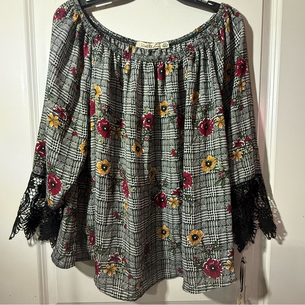 Liberty Love Black and White Floral Pattern Off The Shoulder Top Size 2XL NWT